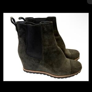 UGG Pax Chelsea Waterproof Leather Wedge Boots Size 9 Charcoal Gray 1095136